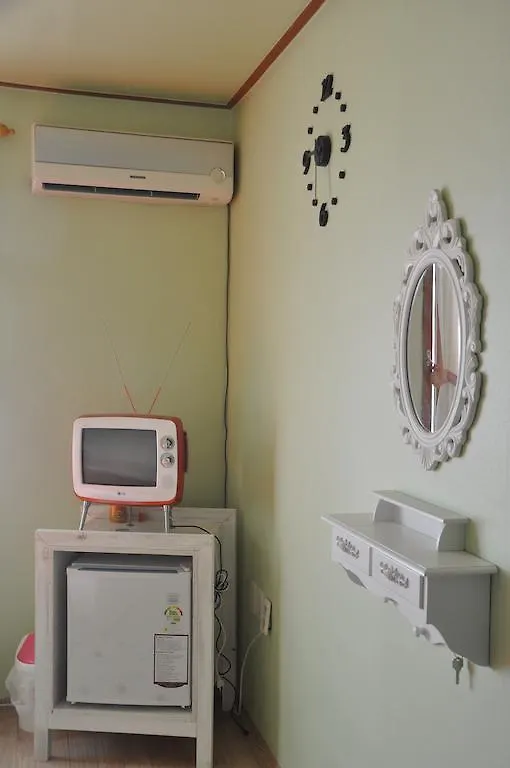 Petit Monami Guesthouse Jeju