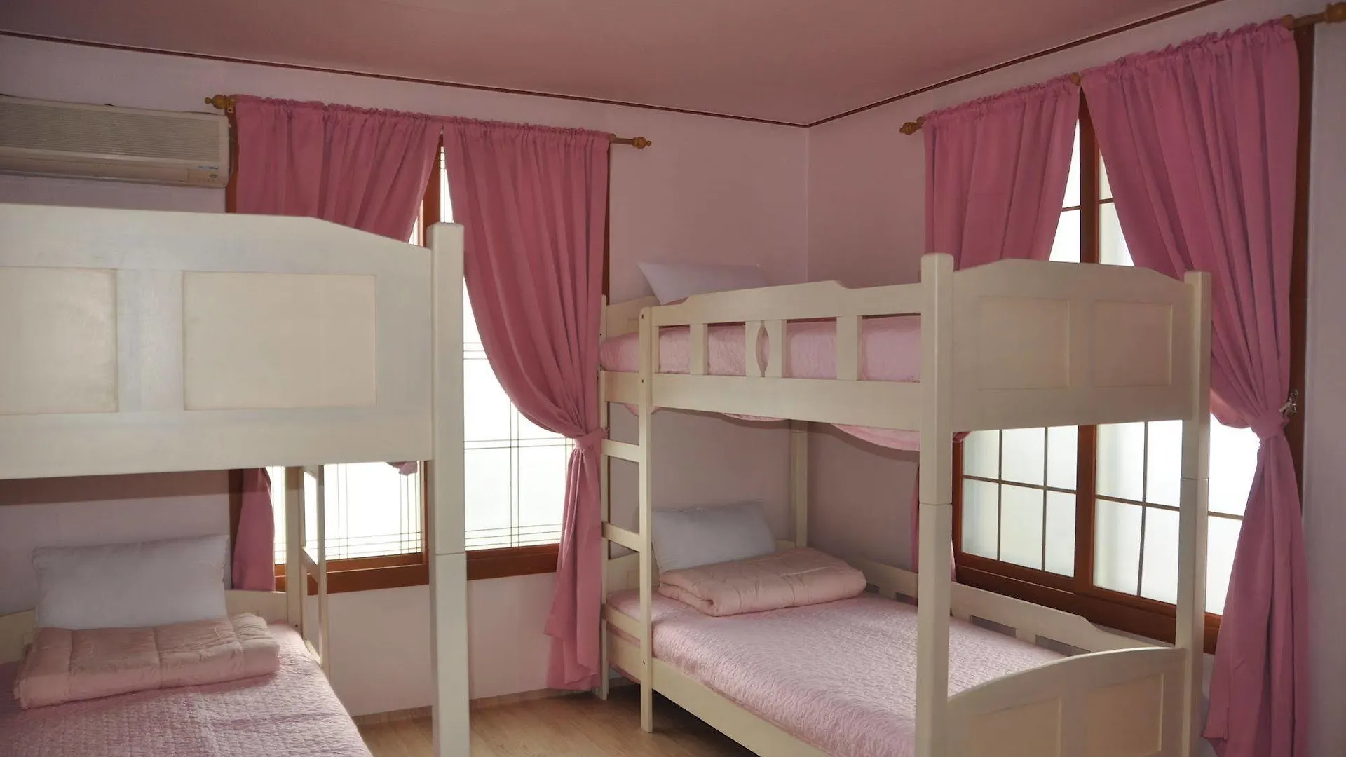 Petit Monami Guesthouse Jeju